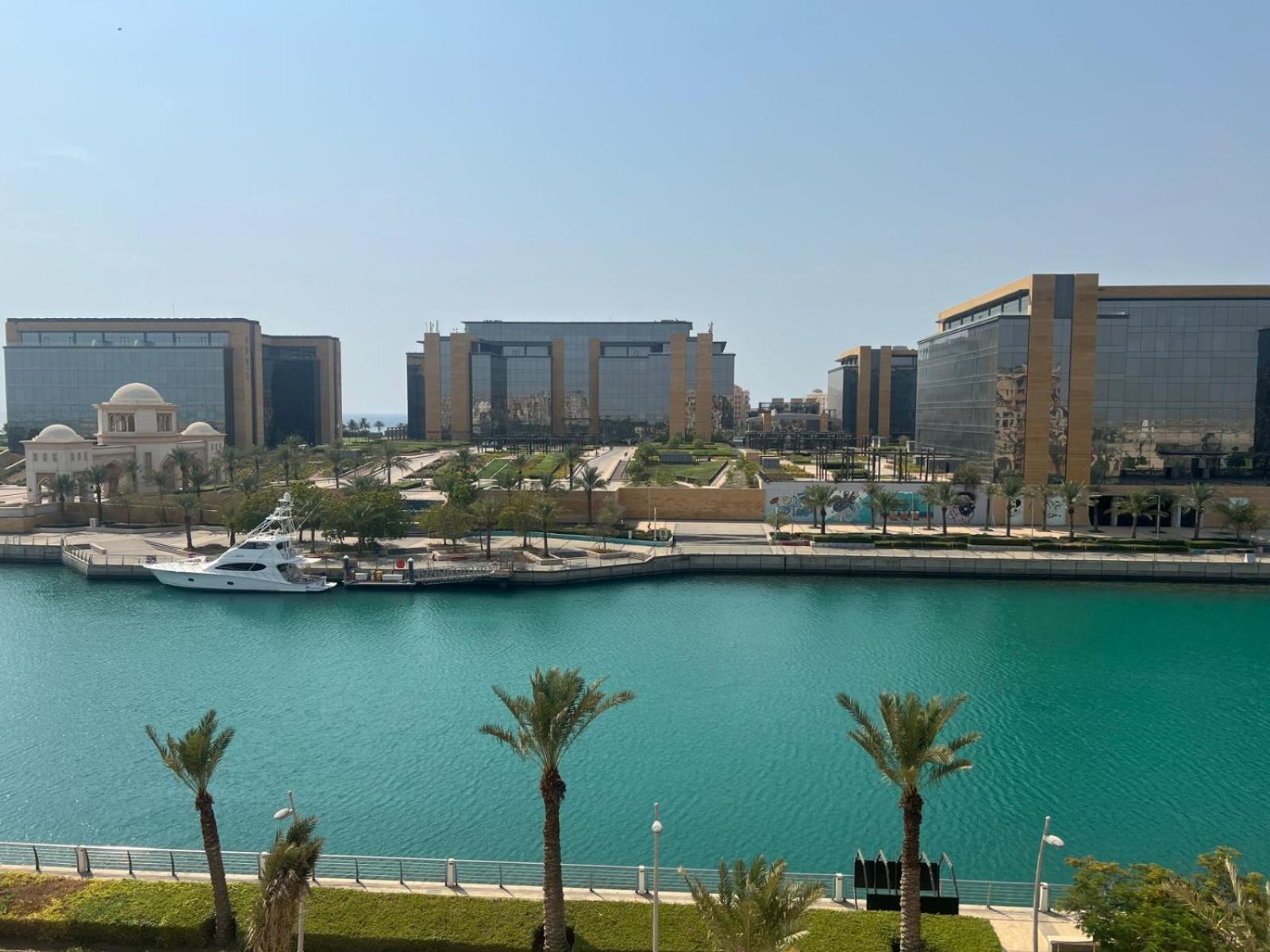 الوسام المارينا1 اطلالة بحرية عوائل فقط Apartment *